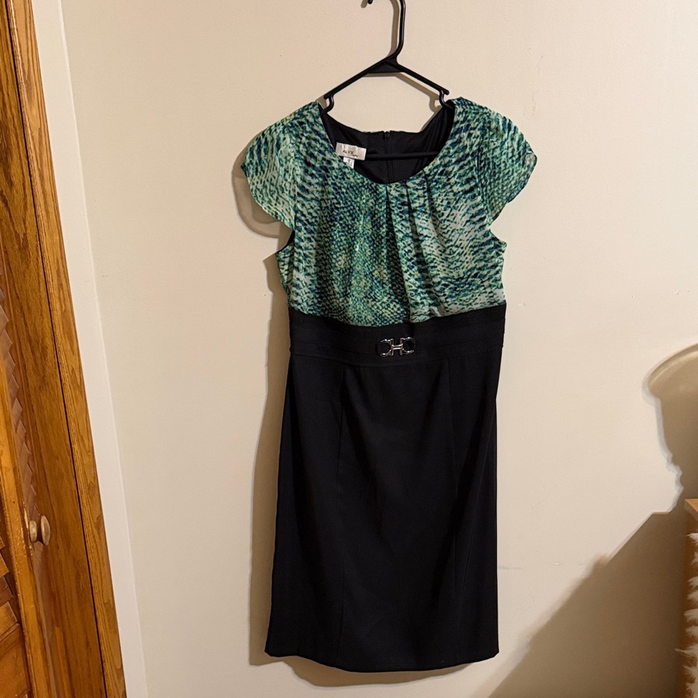 Dress with cap sleeve